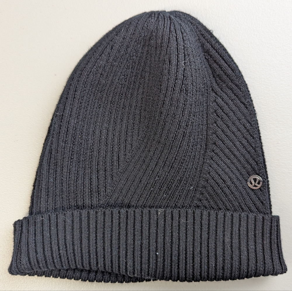 Lululemon Beanie Winter Hat Toque Black Ribbed Knit Logo Minimal Neutral Cozy